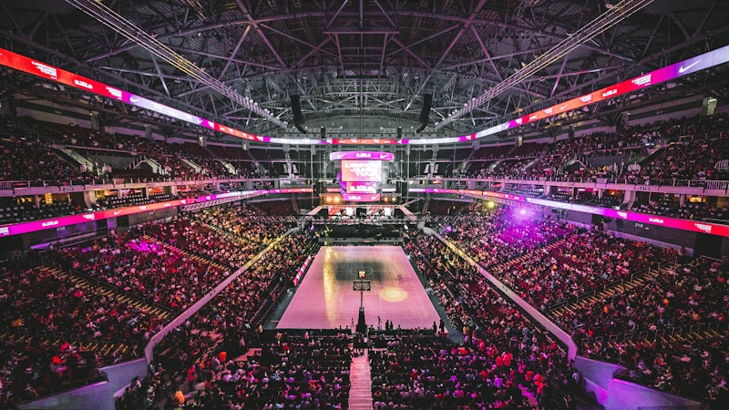 篮球赛事新闻：NBA季后赛东部决赛，凯尔特人险胜热火